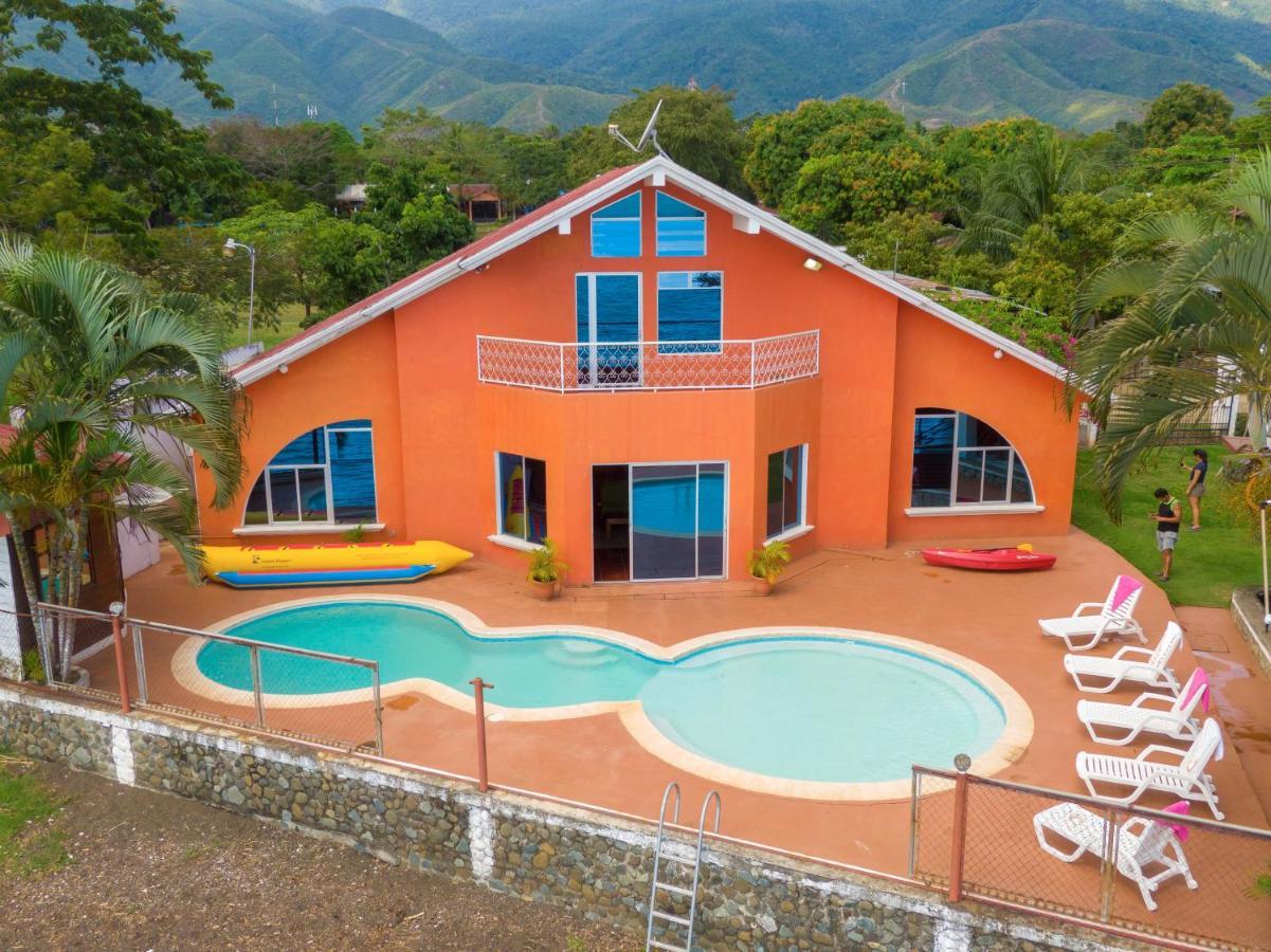 Chalet Castillo El Estor Eksteriør billede